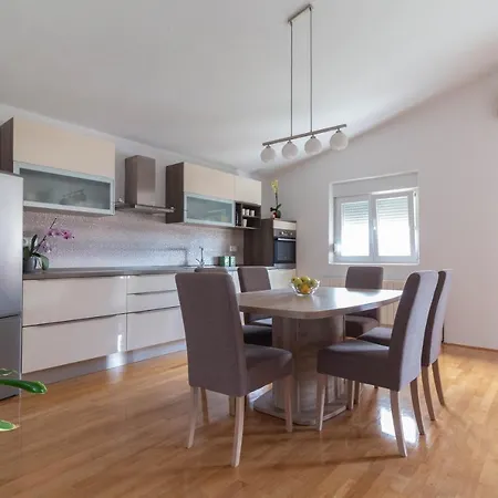 Modern Sara Near The By Ta Leut Agency Privlaka (Zadar)