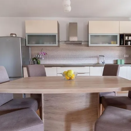 Modern Sara Near The By Ta Leut Agency * Privlaka (Zadar)