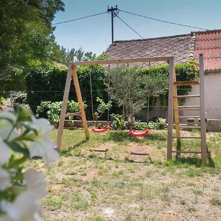 Modern Sara Near The By Ta Leut Agency * Privlaka (Zadar)
