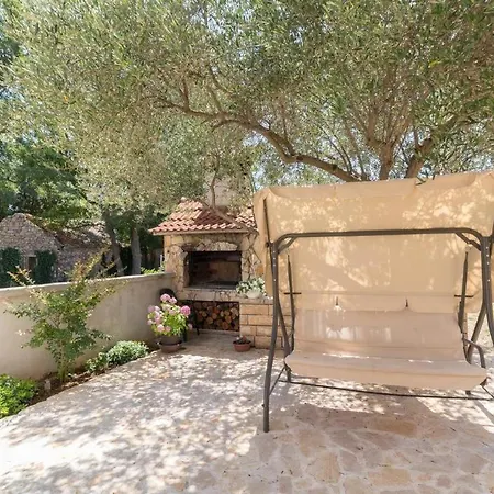 Modern Sara Near The By Ta Leut Agency * Privlaka (Zadar)